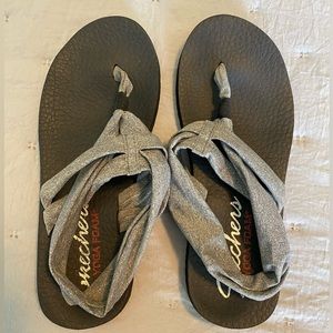 Sketchers YOGA foam sandals size 9